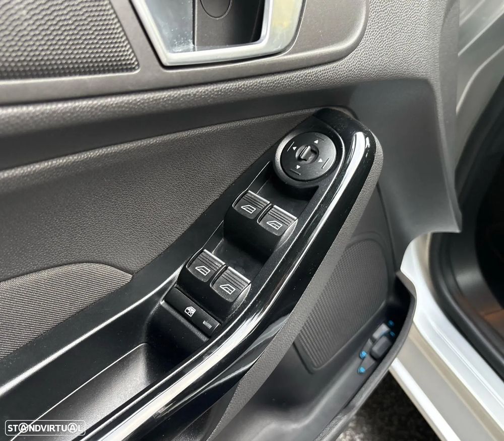 Ford Fiesta 1.0 T EcoBoost Titanium - 11