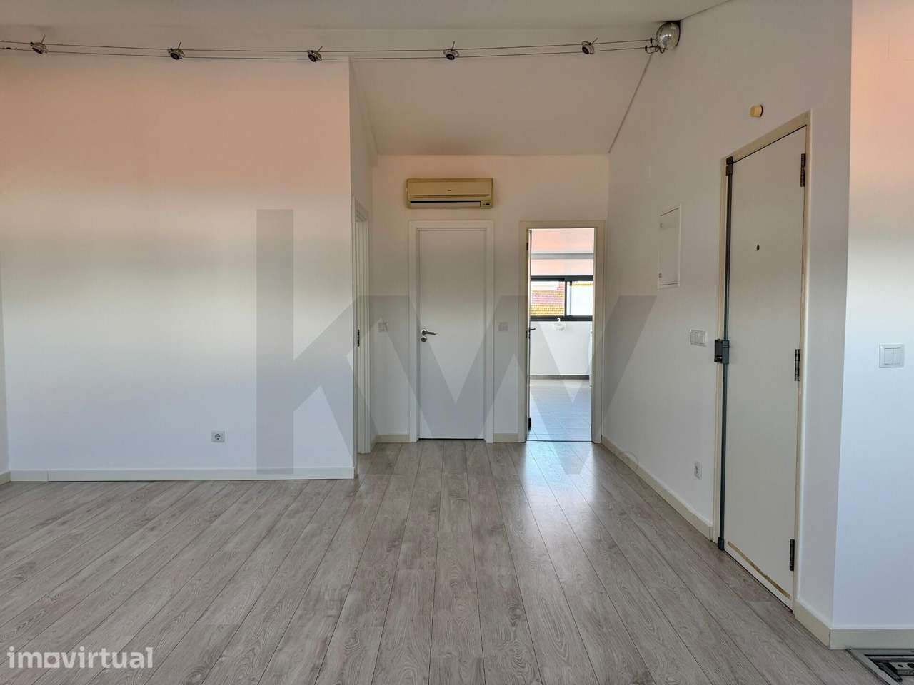 Apartamento T1 para Arrendar no Coração de Almada - Grande imagem: 4/24