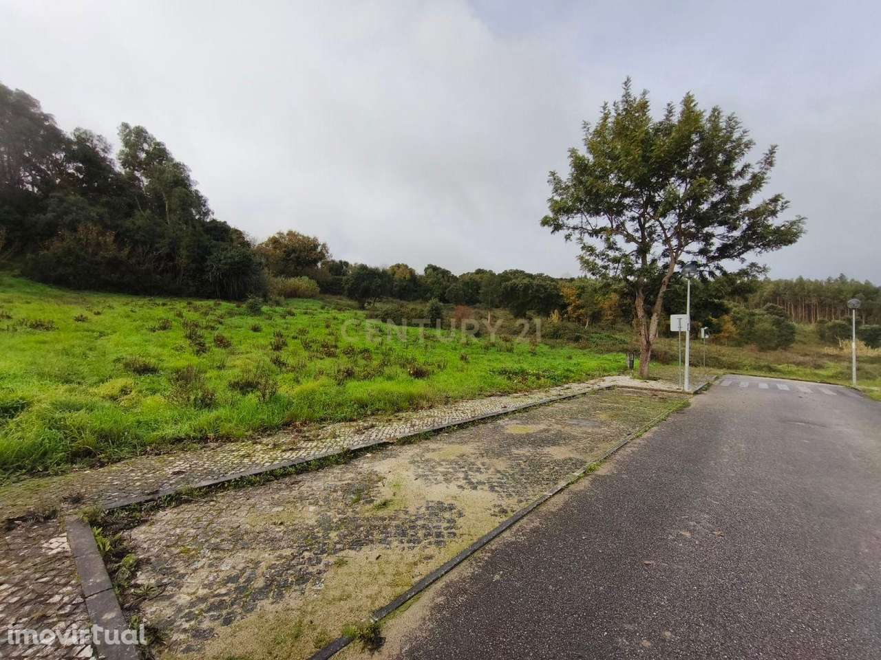 Terreno urbano inserido em loteamento com 878 m2 na Quinta do Arneiro - Grande imagem: 4/7