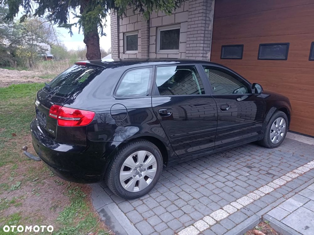 Audi A3 Sportback 1.6 TDI DPF Ambiente - 10