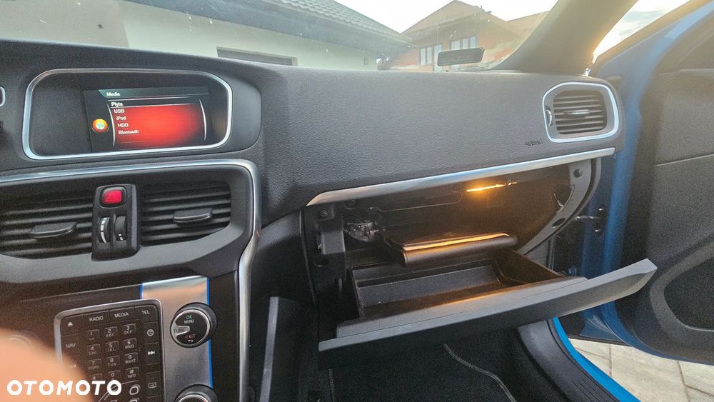 Volvo V40 D4 Drive-E R-Design Momentum - 32