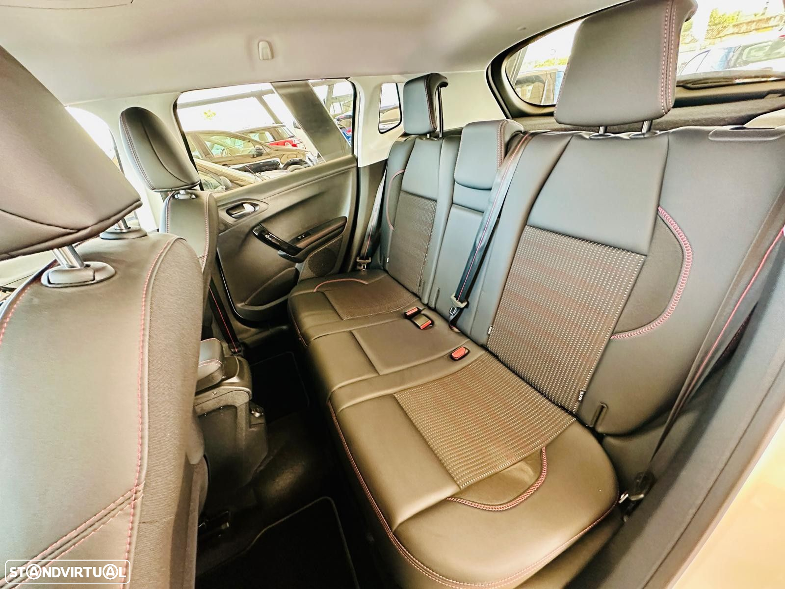 Peugeot 2008 1.2 PureTech GT Line - 27