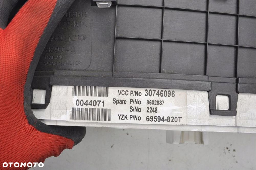 VOLVO XC90 4.4 V8 LICZNIK ZEGARY 30746098 EUROPA - 2