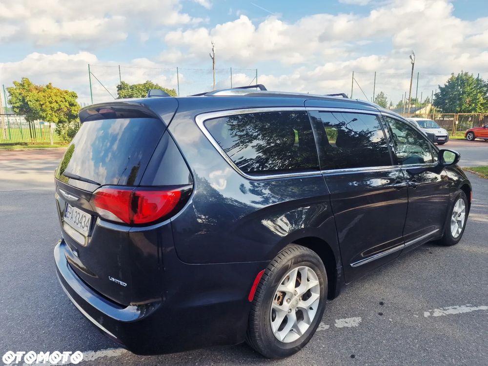 Chrysler Pacifica - 11