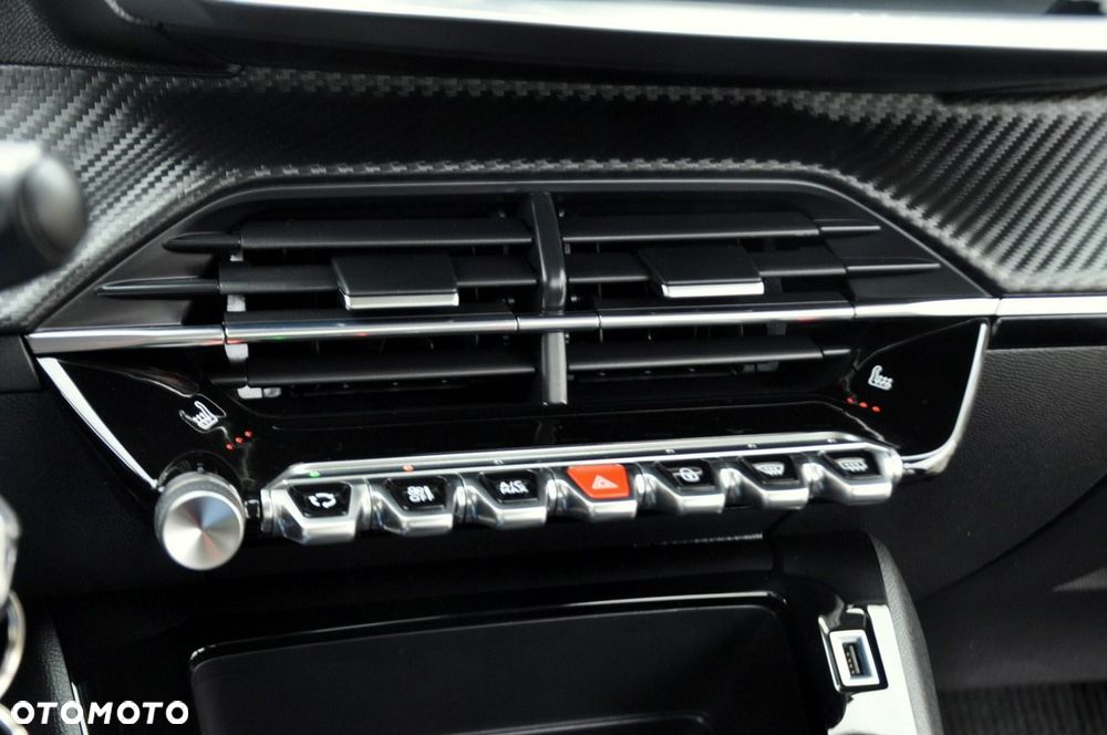 Peugeot 208 - 33