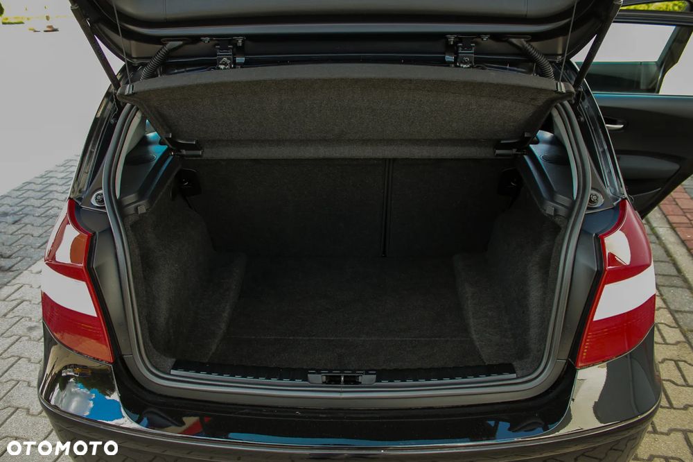 BMW Seria 1 120d DPF - 38