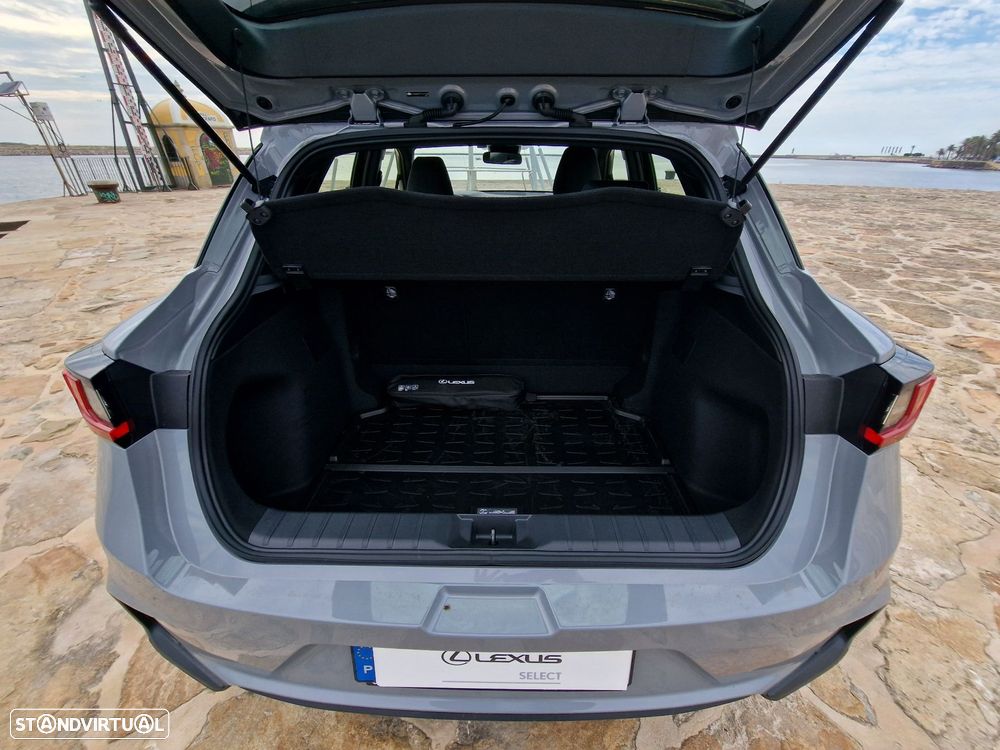 Lexus LBX Standard - 13
