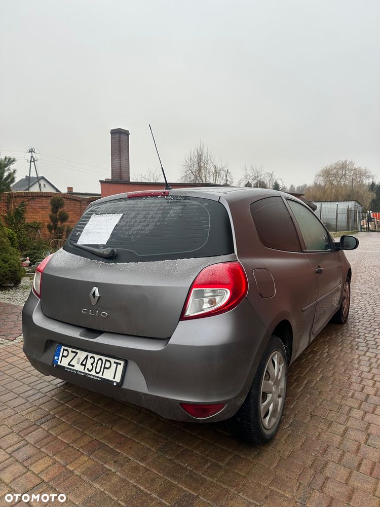 Renault Clio 1.2 16V Authentique - 4