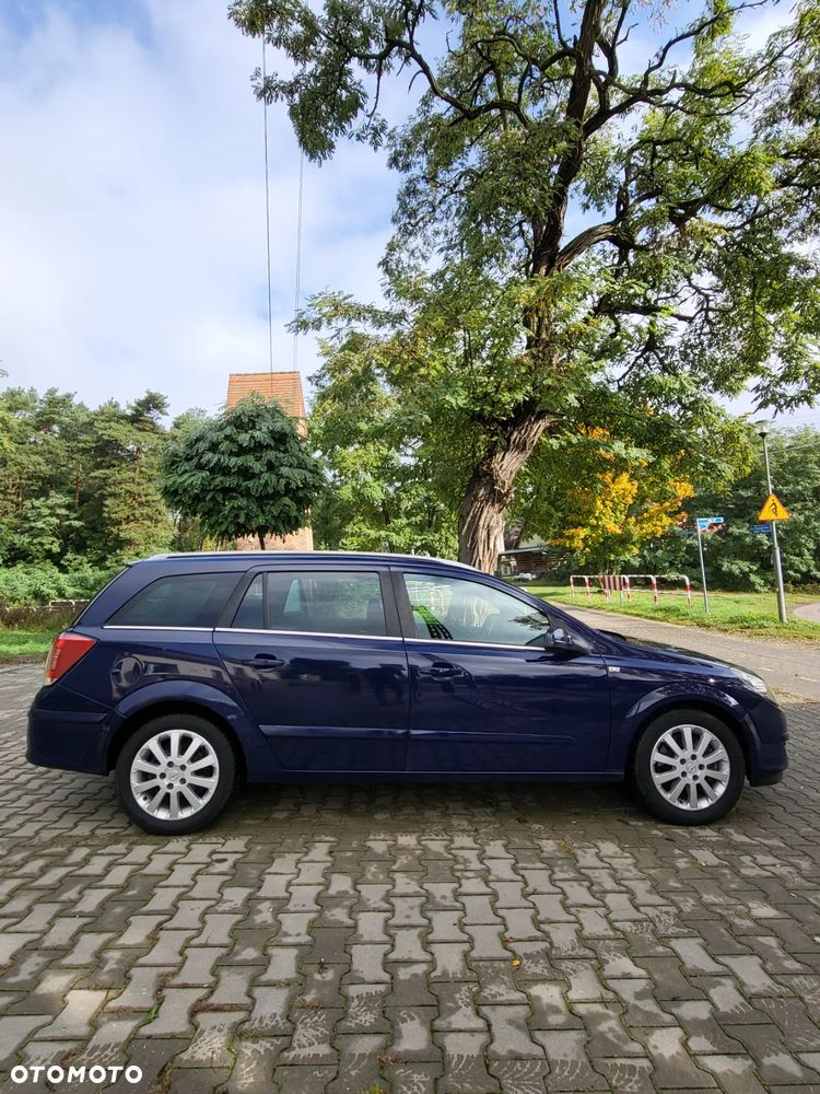 Opel Astra 1.9 CDTI DPF NAVI - 2