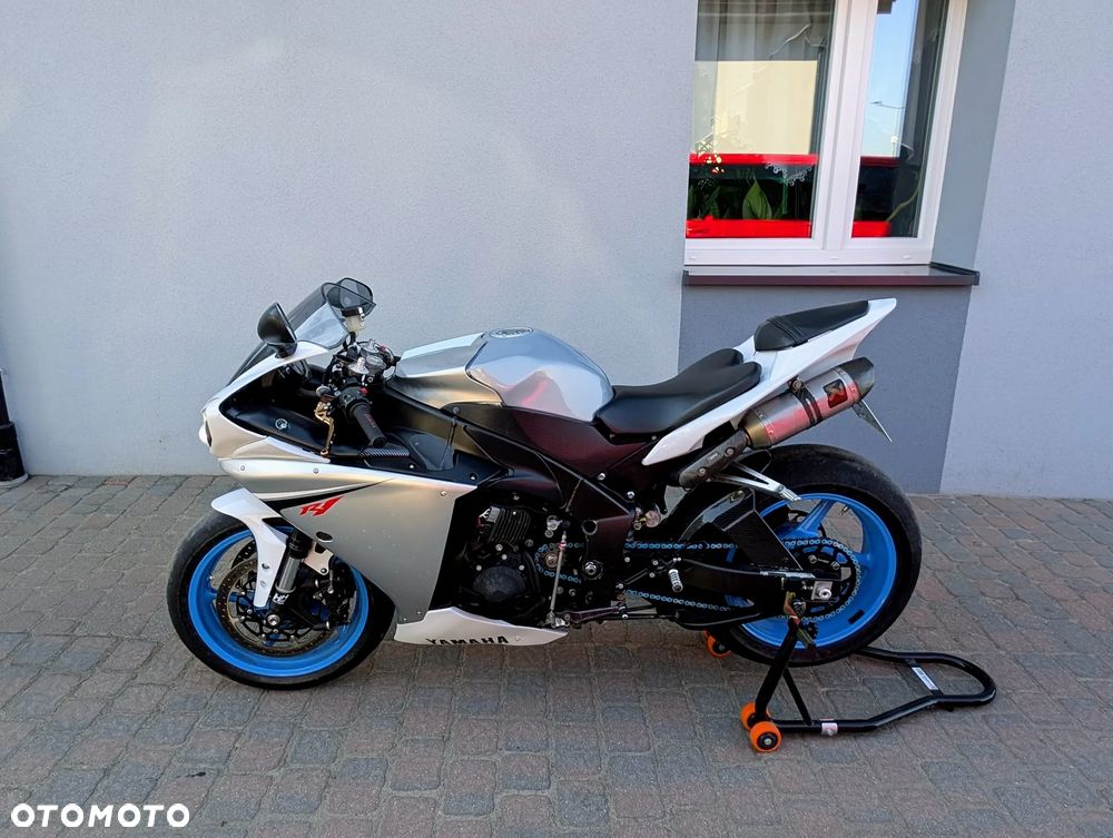 Yamaha R1 - 5