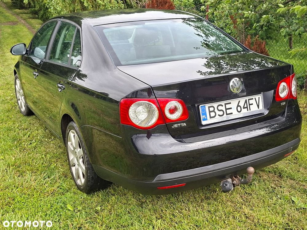 Volkswagen Jetta 1.9 TDI Trendline - 4