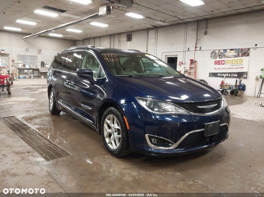 Chrysler Pacifica - 8