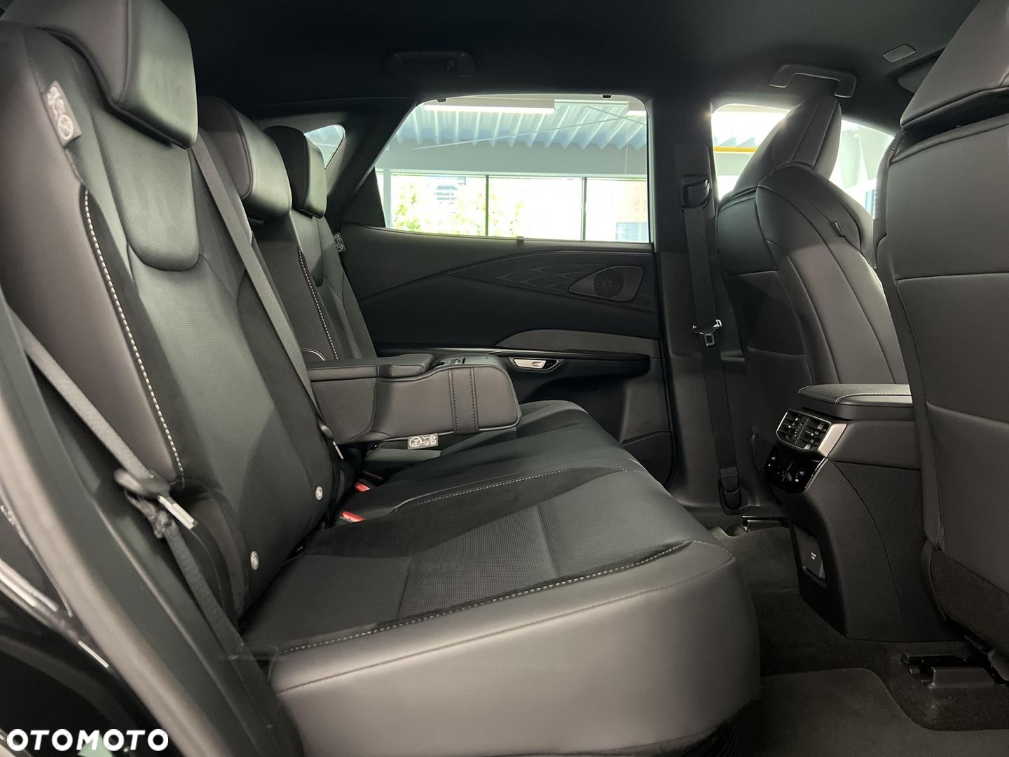 Lexus RX - 12
