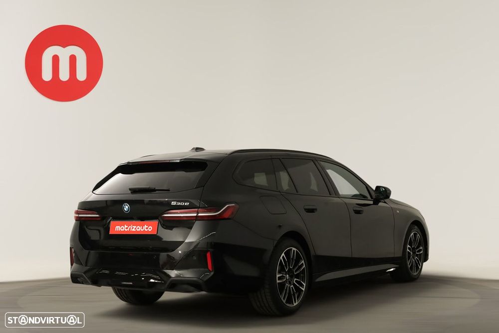 BMW 530 e Pack Desportivo M - 4