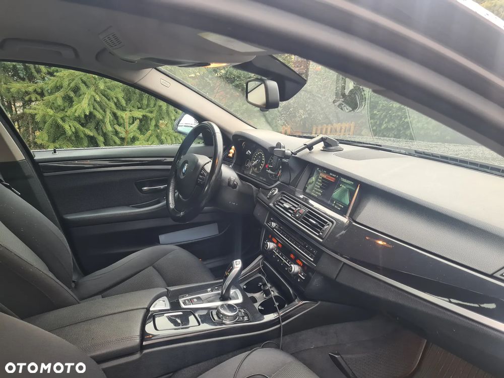 BMW Seria 5 520i - 8