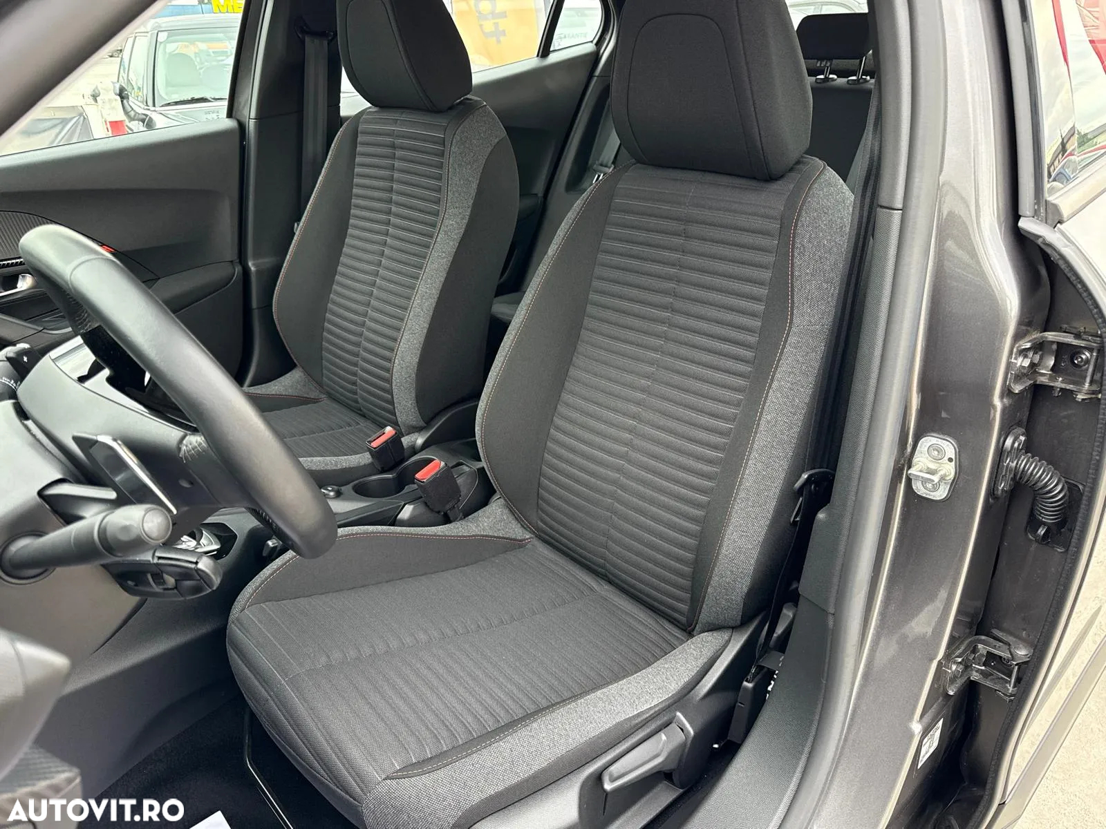 Peugeot 2008 1.2 PureTech EAT8 STT Active Pack - 17