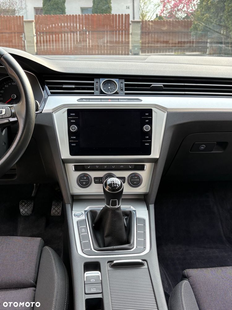 Volkswagen Passat 2.0 TDI SCR Comfortline - 13