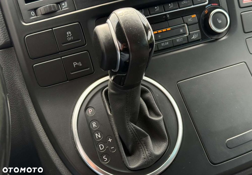 Volkswagen Multivan - 28