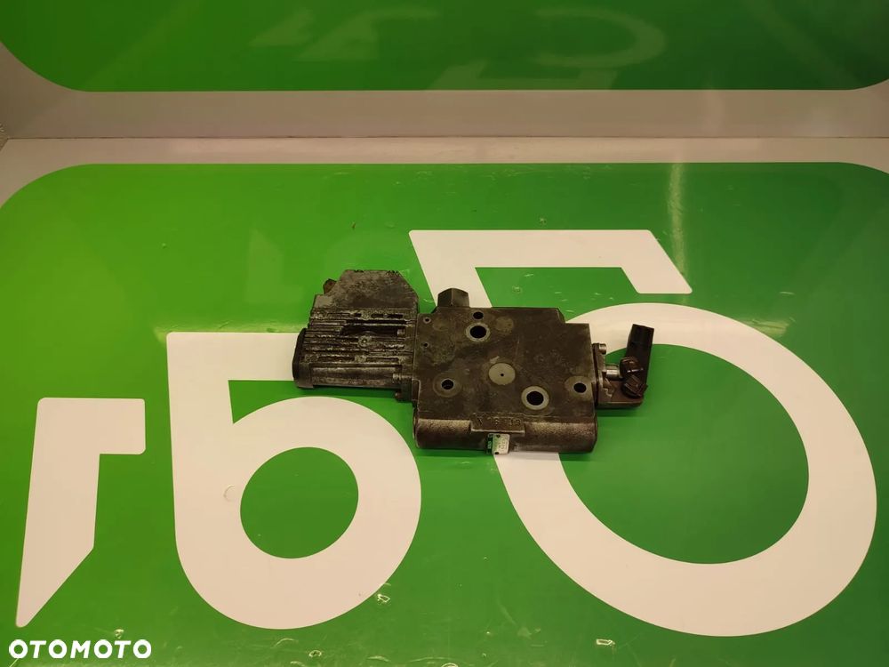 Sekcja rozdzielacza 0521610563 Bosch G916961022014 Fendt 716 Vario - 1