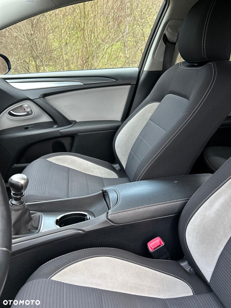 Toyota Avensis 1.8 Premium - 19