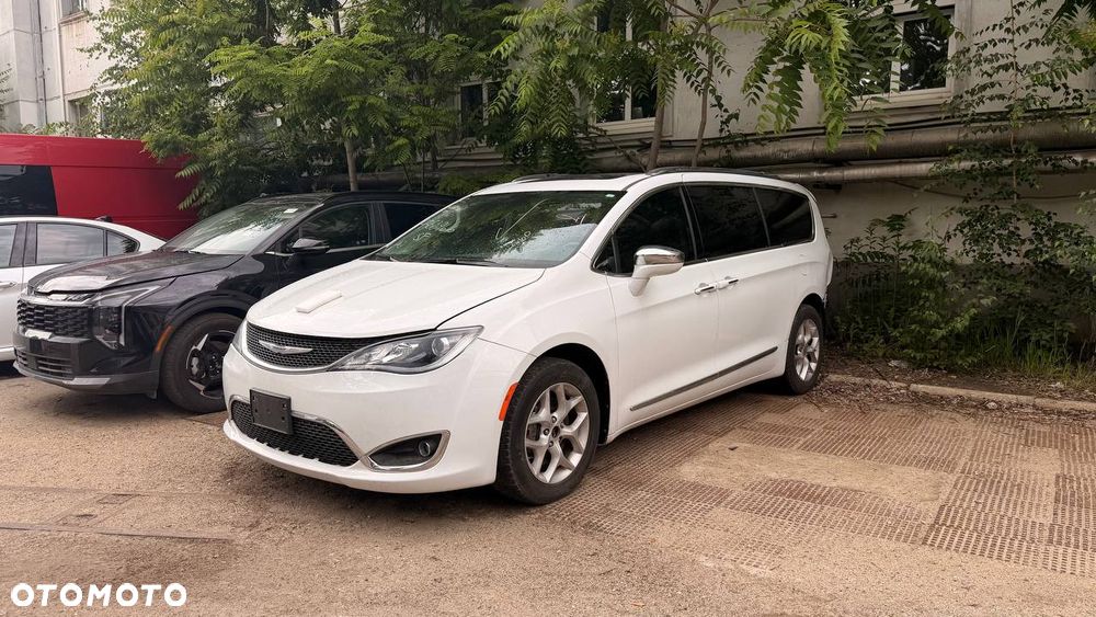 Chrysler Pacifica - 4