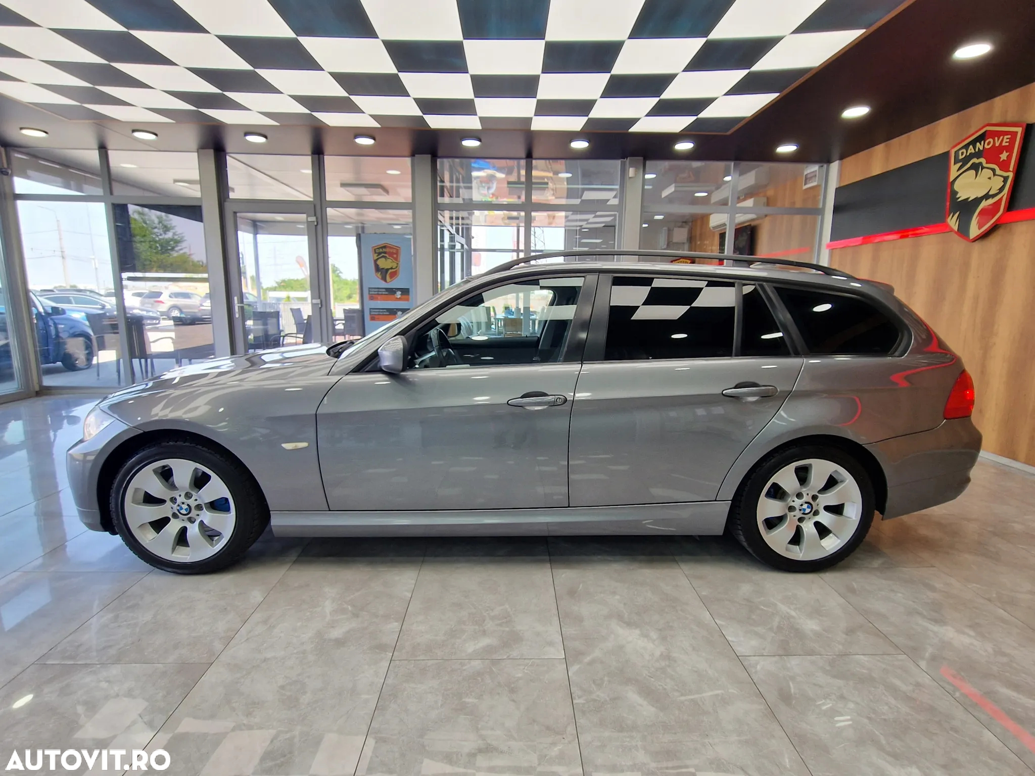 BMW Seria 3 318d DPF Touring - 4