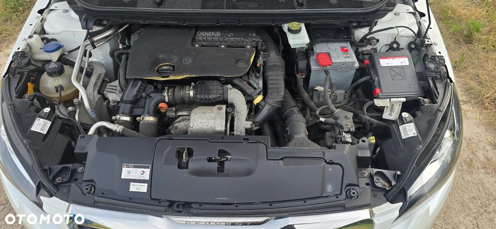 Peugeot 308 1.6 BlueHDi Allure S&S - 28