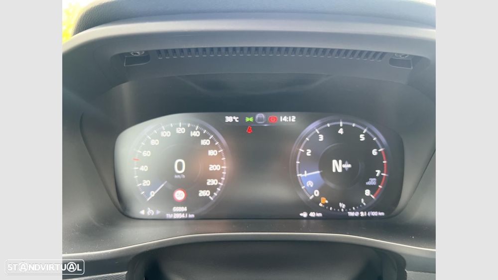 Volvo XC 40 1.5 T3 Momentum Tech Edition - 18