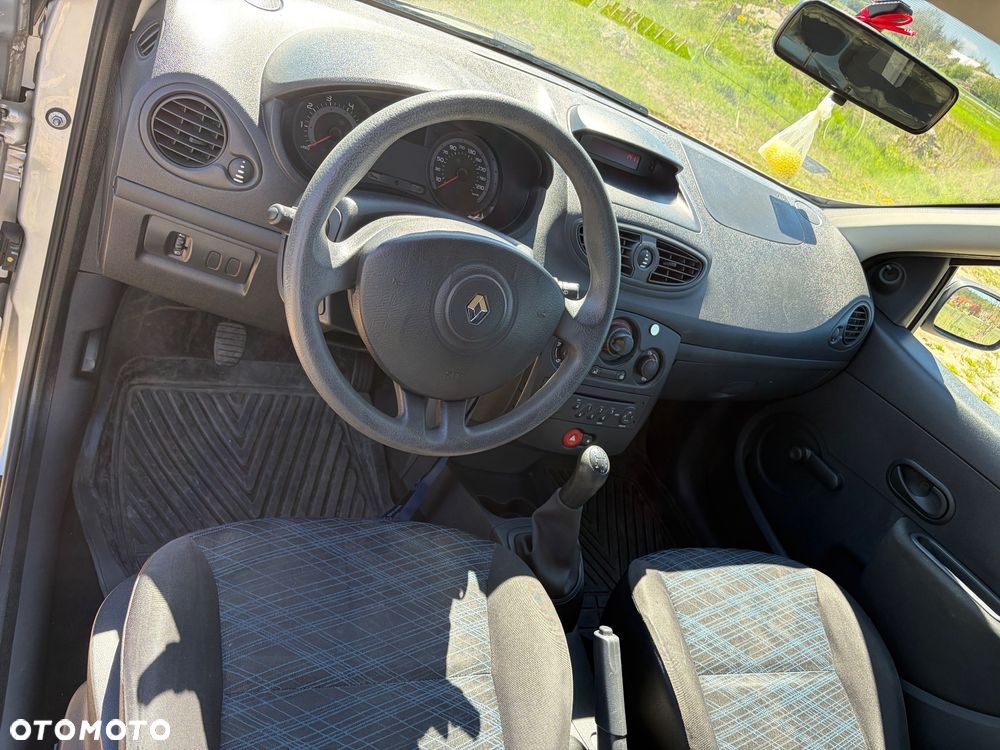 Renault Clio - 22