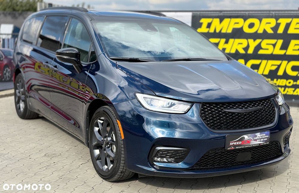 Chrysler Pacifica - 2