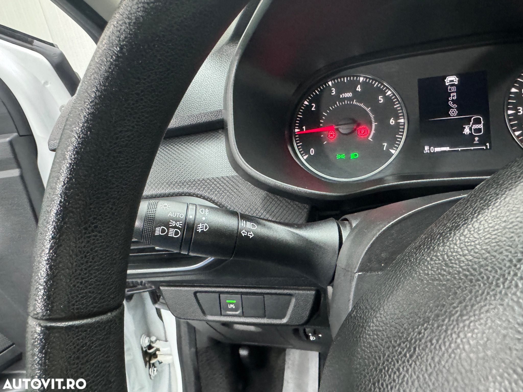 Dacia Logan TCe 90 Essential - 19