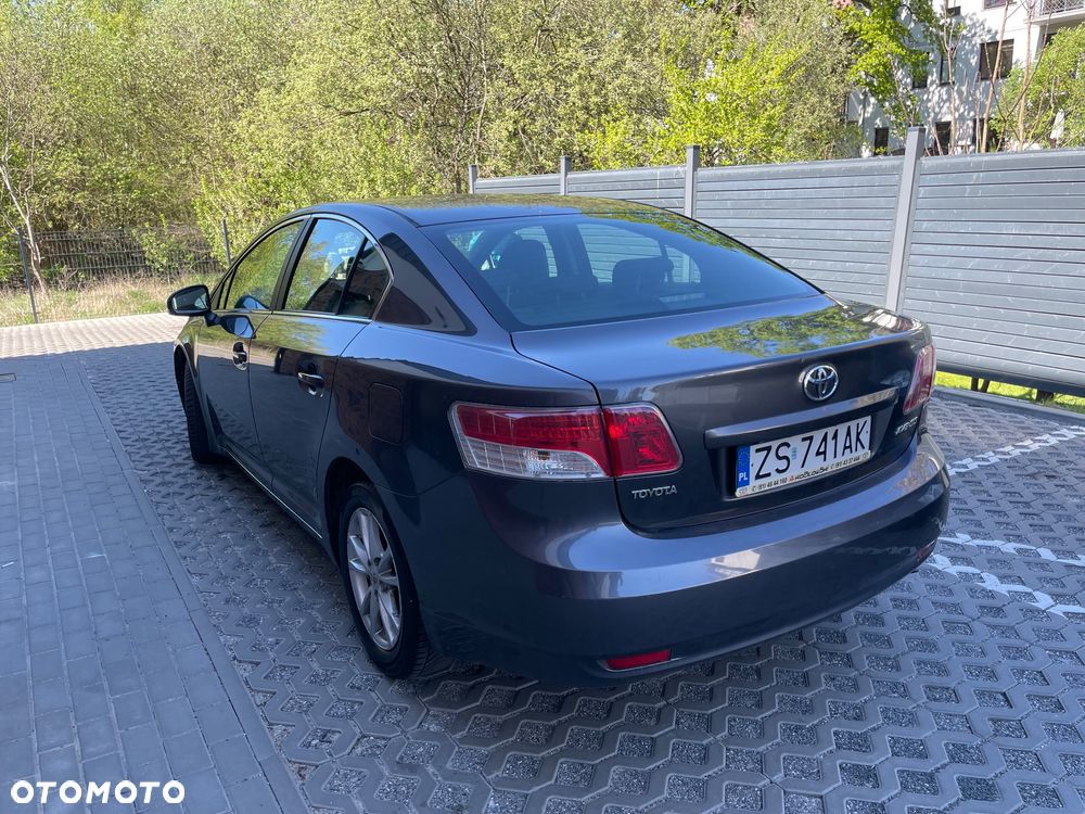 Toyota Avensis - 8