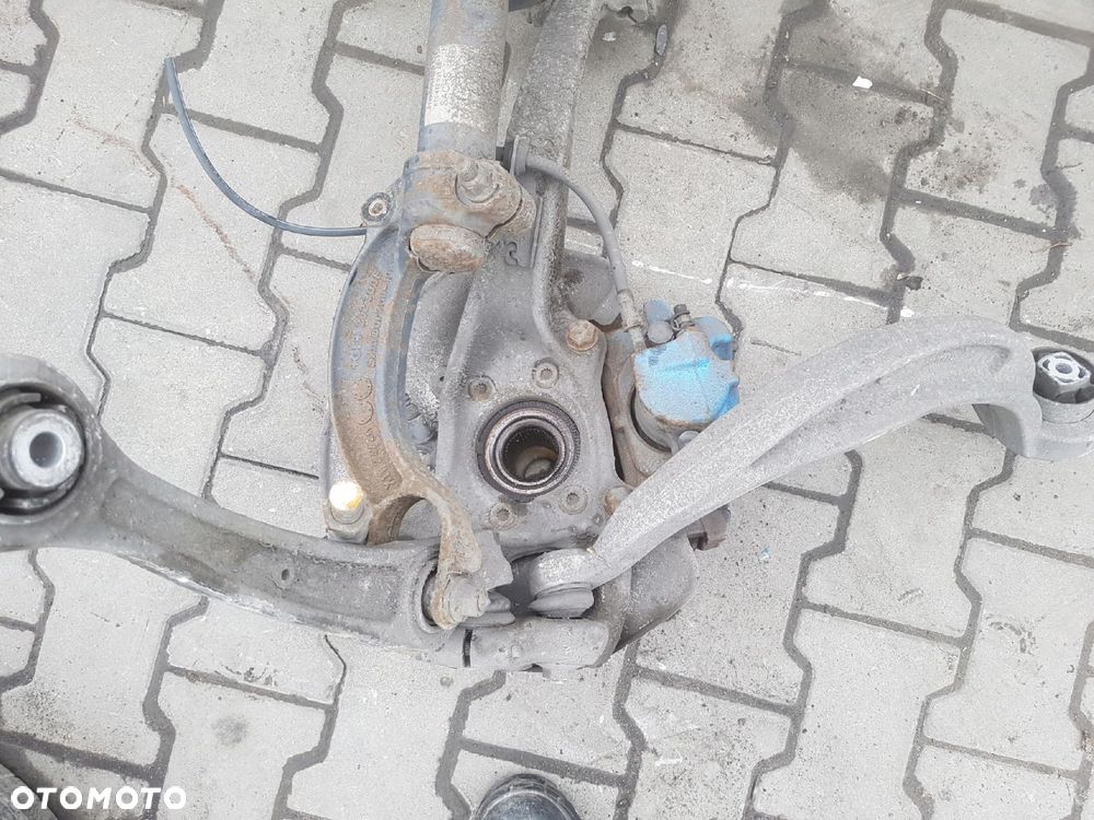 AUDI A4 B8 2.0 TDI ZWROTNICA PRAWA PRZÓD - 4