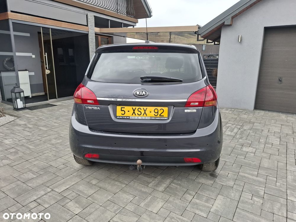Kia Venga 1.4 CVVT UEFA EURO 2016 - 10