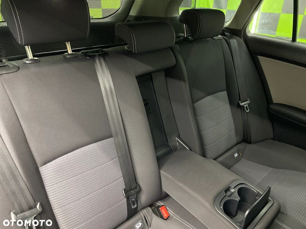 Toyota Avensis 2.0 D-4D Prestige - 20