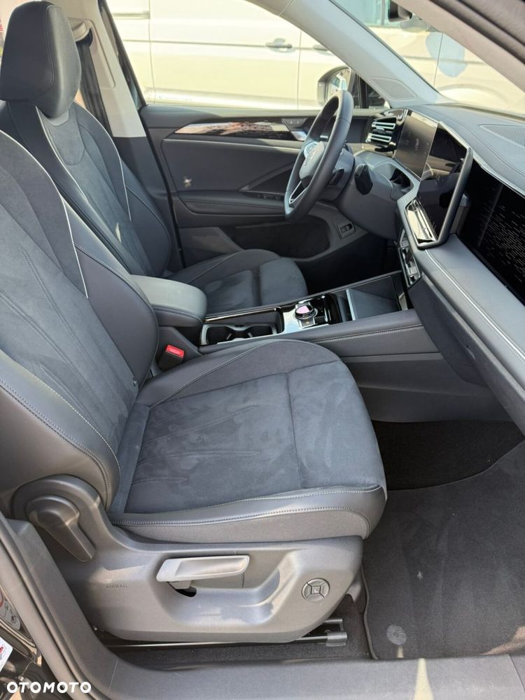 Volkswagen Tiguan - 24
