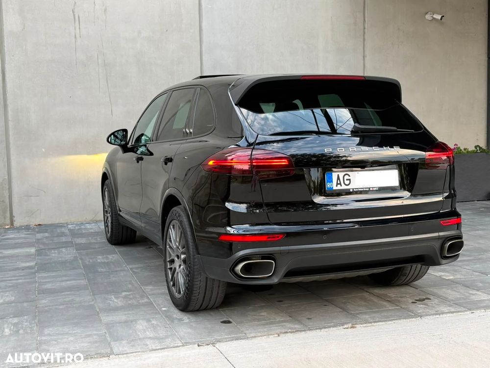 Porsche Cayenne 3.0 L - 7