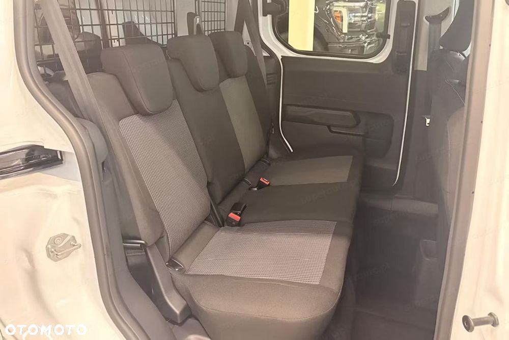Ford Transit Courier - 18