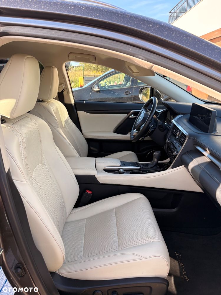 Lexus RX - 9