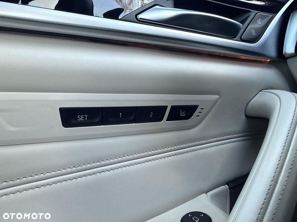 BMW Seria 5 M550i xDrive - 22