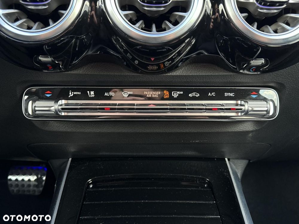 Mercedes-Benz GLB - 24