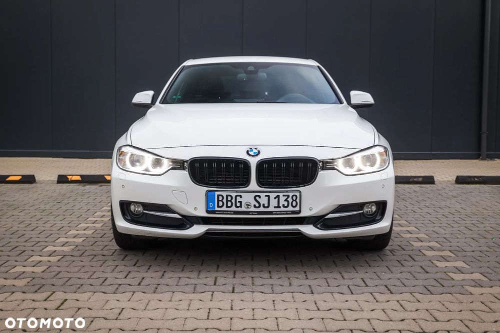 BMW Seria 3 320d xDrive Sport Line - 11