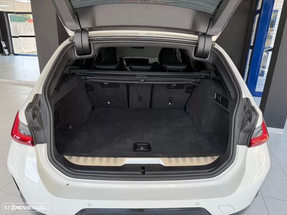 BMW 330 e Pack Desportivo M Auto - 29