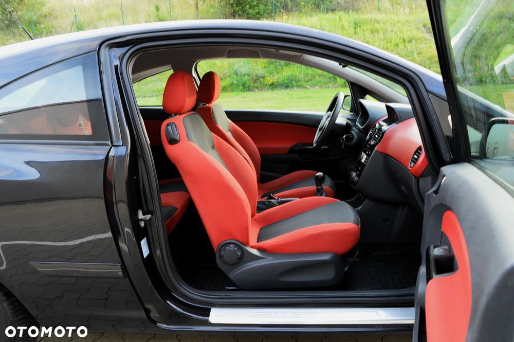 Opel Corsa 1.4 16V Cosmo - 10