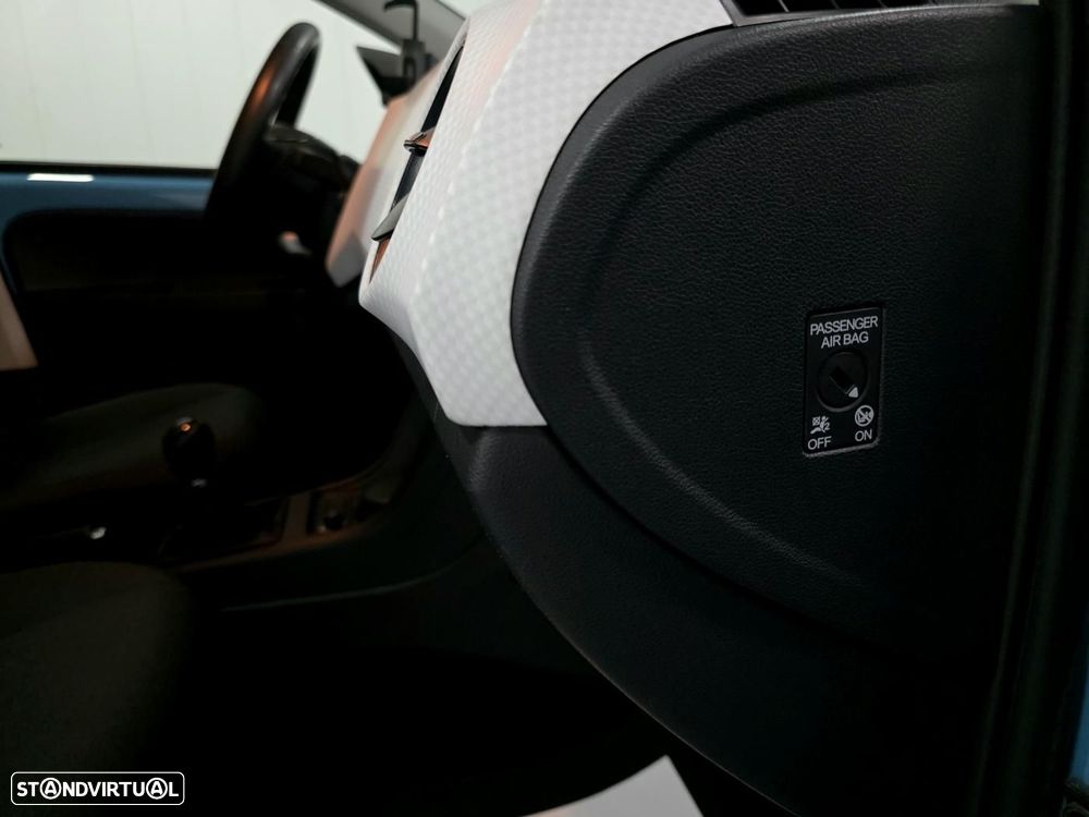 VW Up! 1.0 Move Color - 28