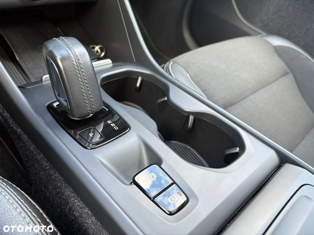 Volvo XC 40 T5 AWD Momentum Pro - 16