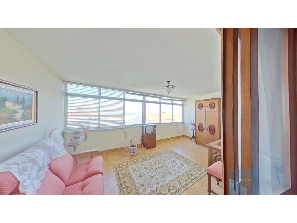 Apartamento T1 para remodelar com Vista desafogada em Almada - Grande imagem: 3/32