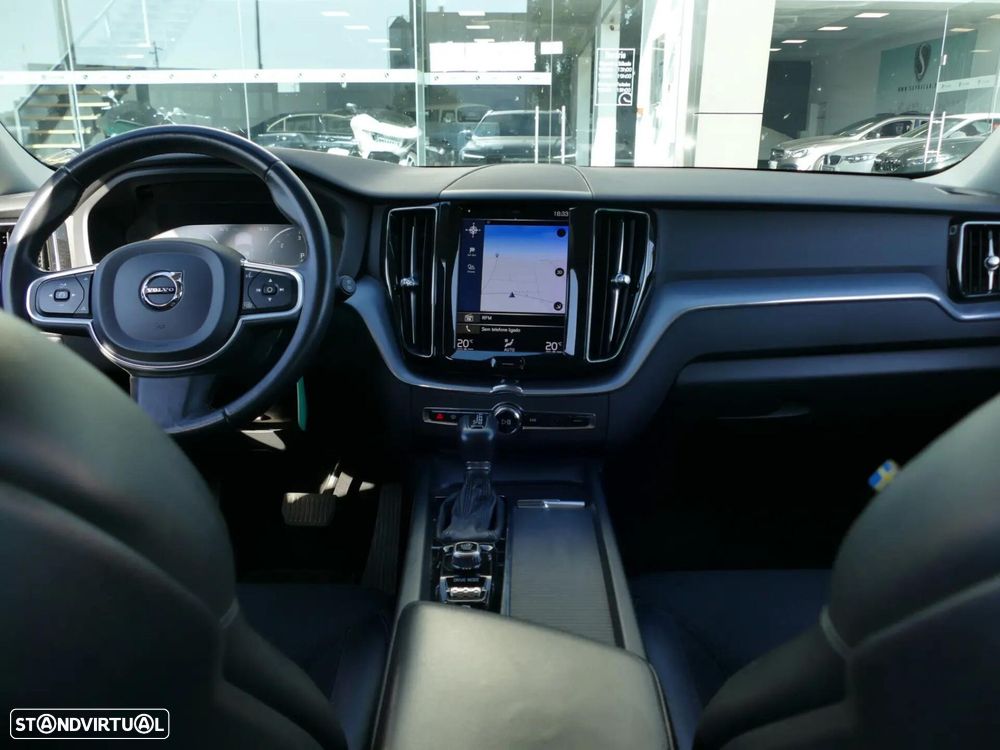 Volvo XC 60 2.0 D4 Momentum Geartronic - 39