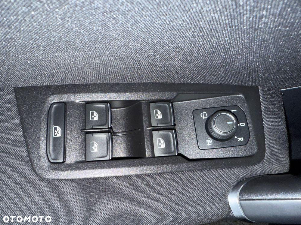 Volkswagen Touran 2.0 TDI SCR DSG Highline - 28