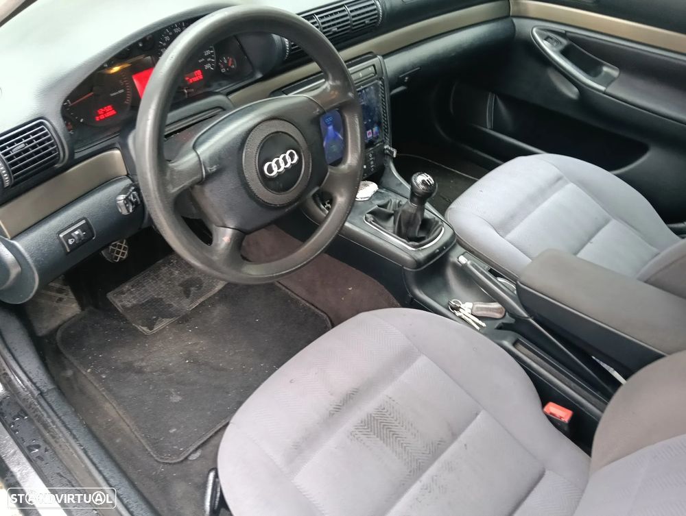 Audi A4 Avant 1.9 TDI Attraction - 14